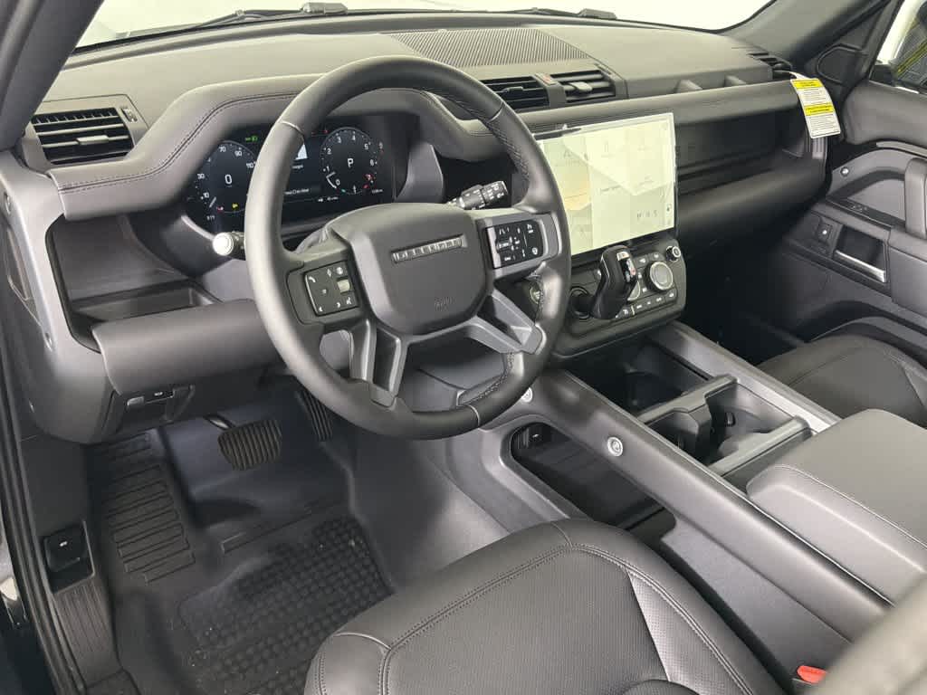 New 2026 Santorini Black Metallic Land Rover X-Dynamic SE image 4