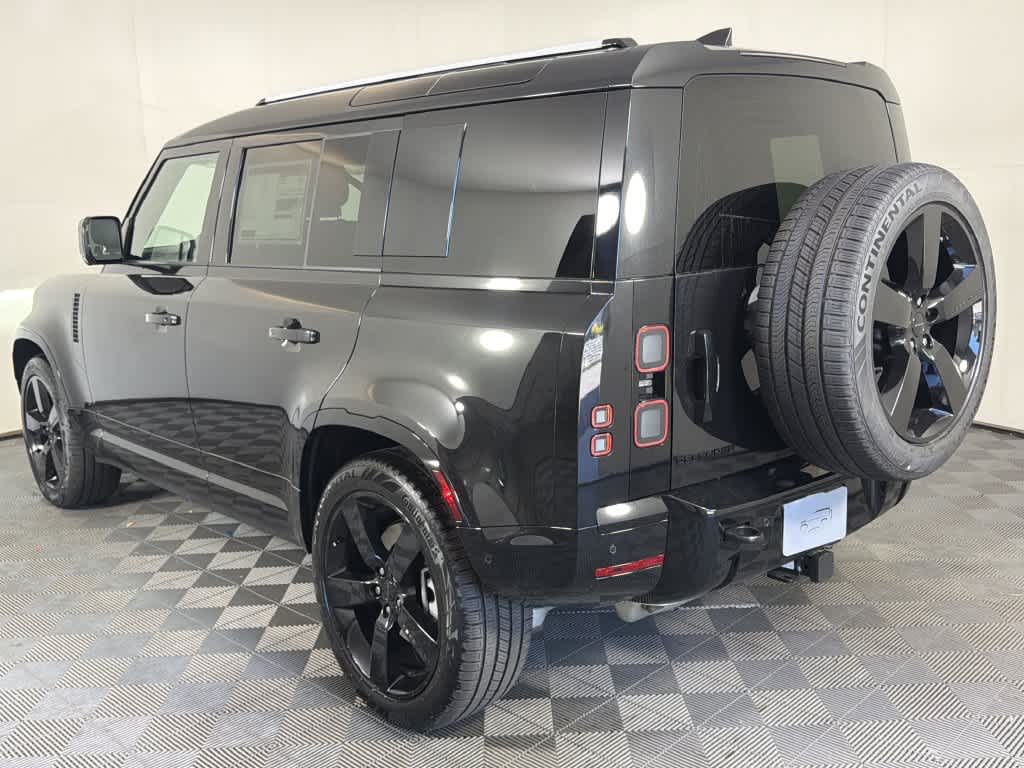 New 2026 Santorini Black Metallic Land Rover X-Dynamic SE image 3