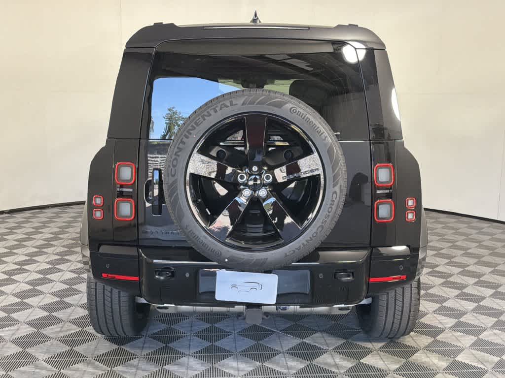 New 2026 Santorini Black Metallic Land Rover X-Dynamic SE image 6