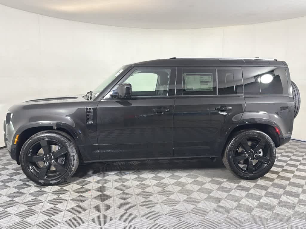 New 2026 Santorini Black Metallic Land Rover X-Dynamic SE image 2