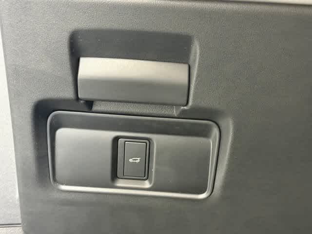 New 2026 Fuji White Land Rover Core S image 37