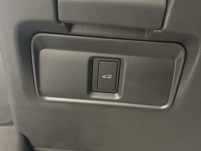 Certified Used 2026 Fuji White Land Rover Core S image 38