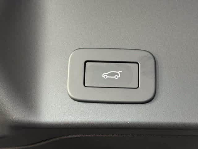 Certified Used 2026 Fuji White Land Rover Core S image 18