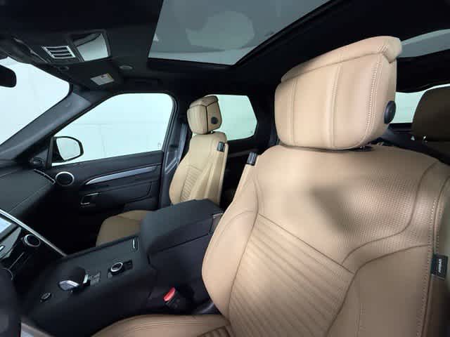 New 2026 Fuji White Land Rover Dynamic SE image 5