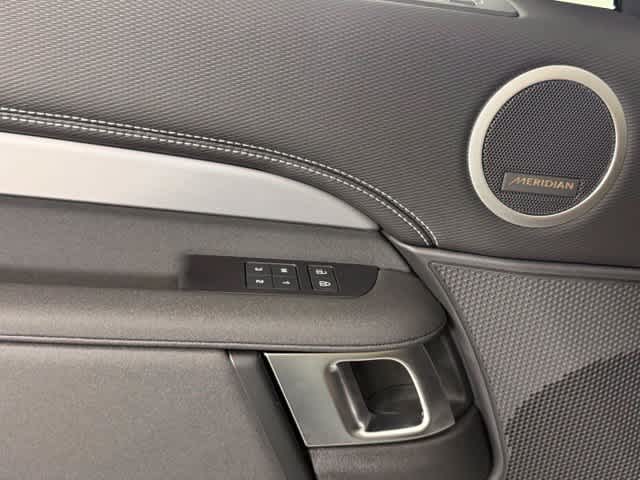 New 2026 Fuji White Land Rover Dynamic SE image 15