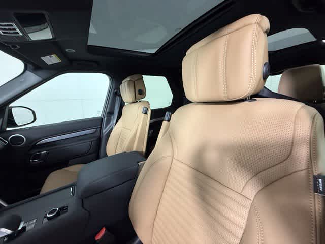 New 2026 Fuji White Land Rover Dynamic SE image 16