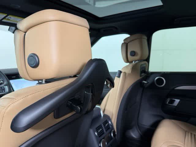 New 2026 Fuji White Land Rover Dynamic SE image 25