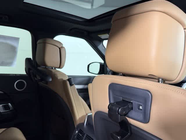 New 2026 Fuji White Land Rover Dynamic SE image 28