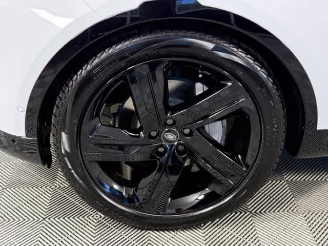 New 2026 Fuji White Land Rover Dynamic SE image 14