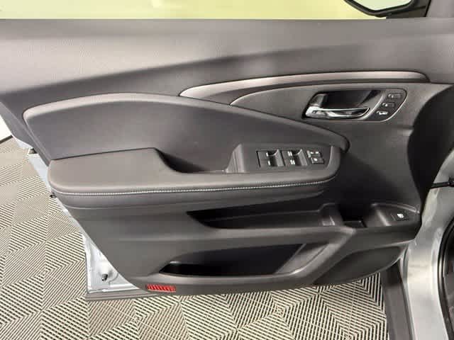 New 2026 Solar Silver Metallic Honda RTL image 14
