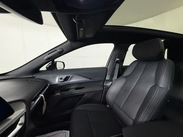 New 2027 Vibrant White Tricoat Cadillac Sport image 18