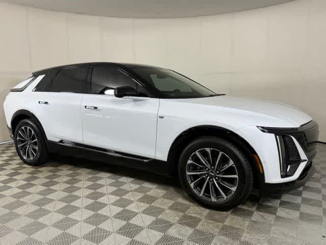 New 2027 Vibrant White Tricoat Cadillac Sport image 10