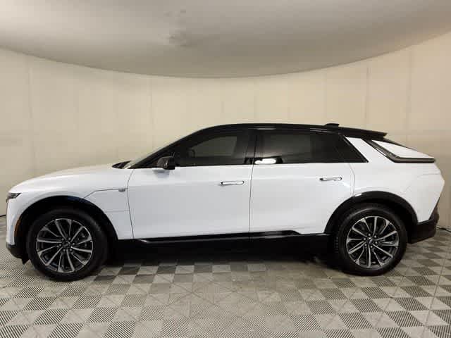 New 2027 Vibrant White Tricoat Cadillac Sport image 2