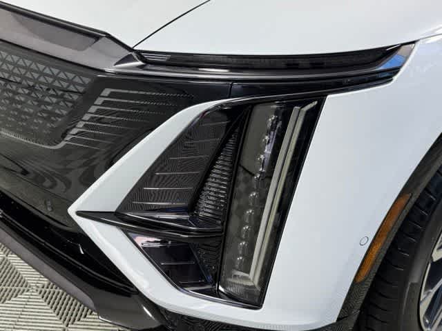 New 2027 Vibrant White Tricoat Cadillac Sport image 12