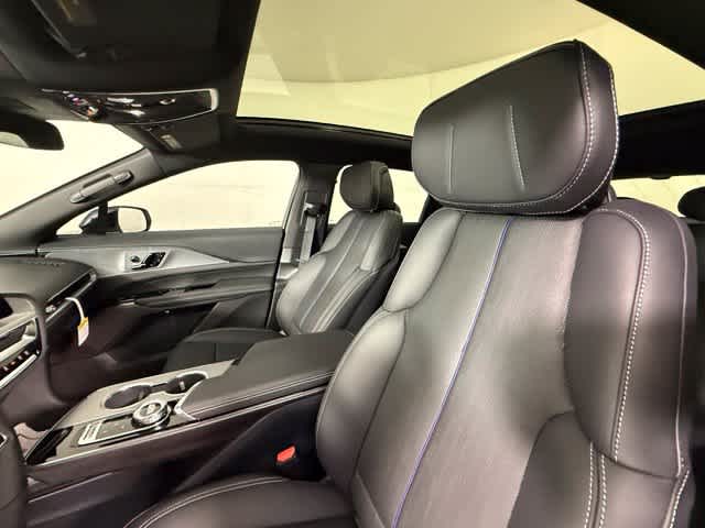 New 2027 Vibrant White Tricoat Cadillac Sport image 16