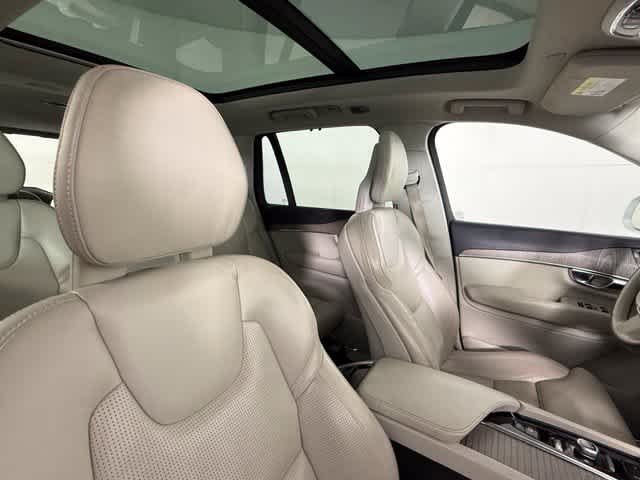 Used 2021  Volvo Inscription image 28