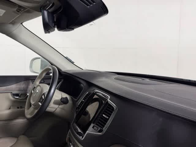 Used 2021  Volvo Inscription image 29