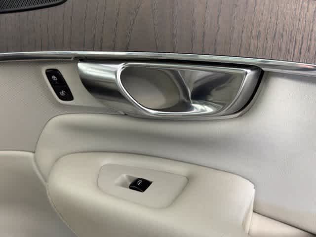 Used 2021  Volvo Inscription image 27