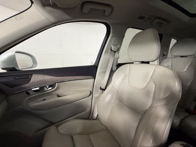 Used 2021  Volvo Inscription image 19