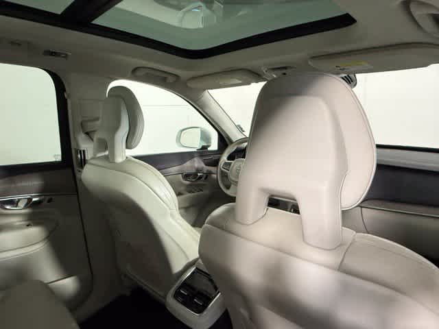 Used 2021  Volvo Inscription image 26