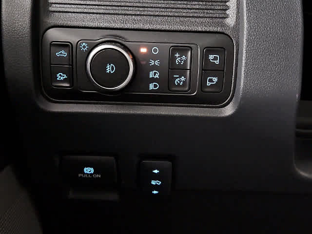 New 2026 Star White Metallic Tri-Coat Ford LARIAT image 22