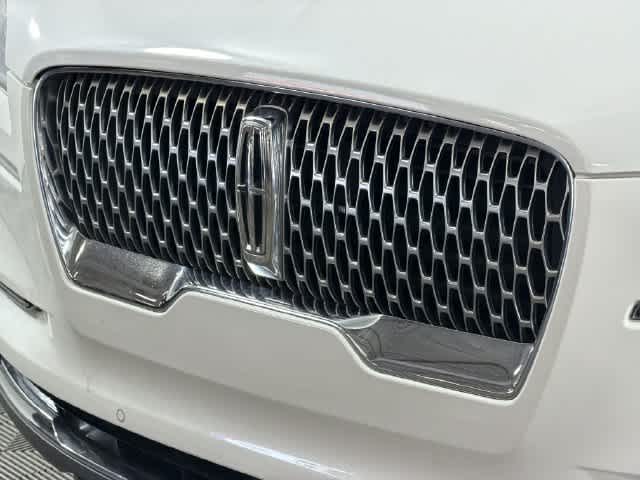 Used 2023 Pristine White Metallic Tri-Coat Lincoln Standard image 29