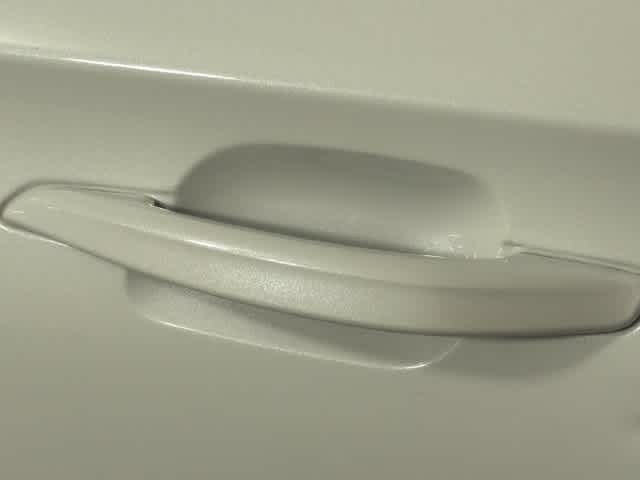 Used 2023 Pristine White Metallic Tri-Coat Lincoln Standard image 25