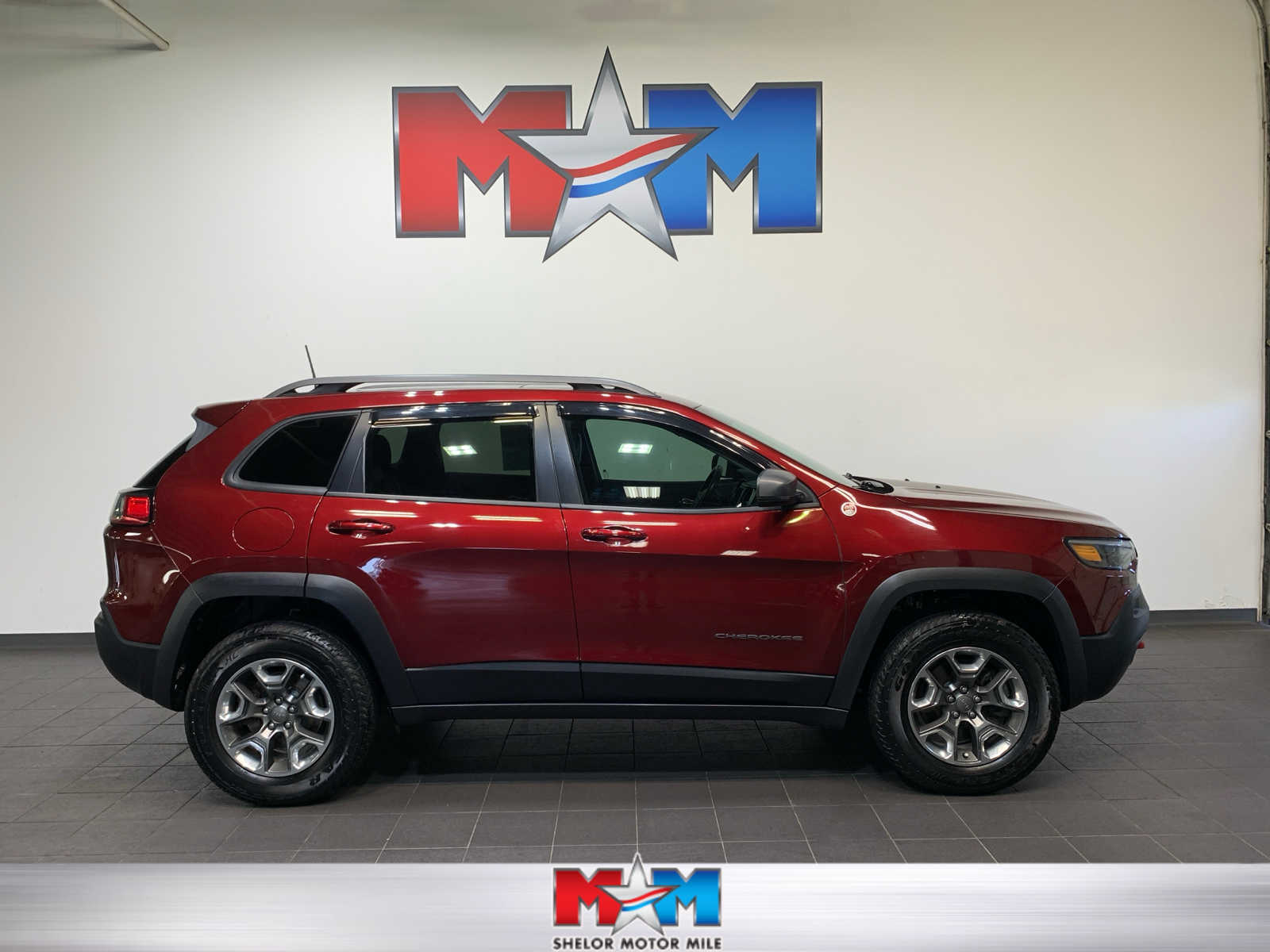 used 2019 Jeep Cherokee car, priced at $25,989