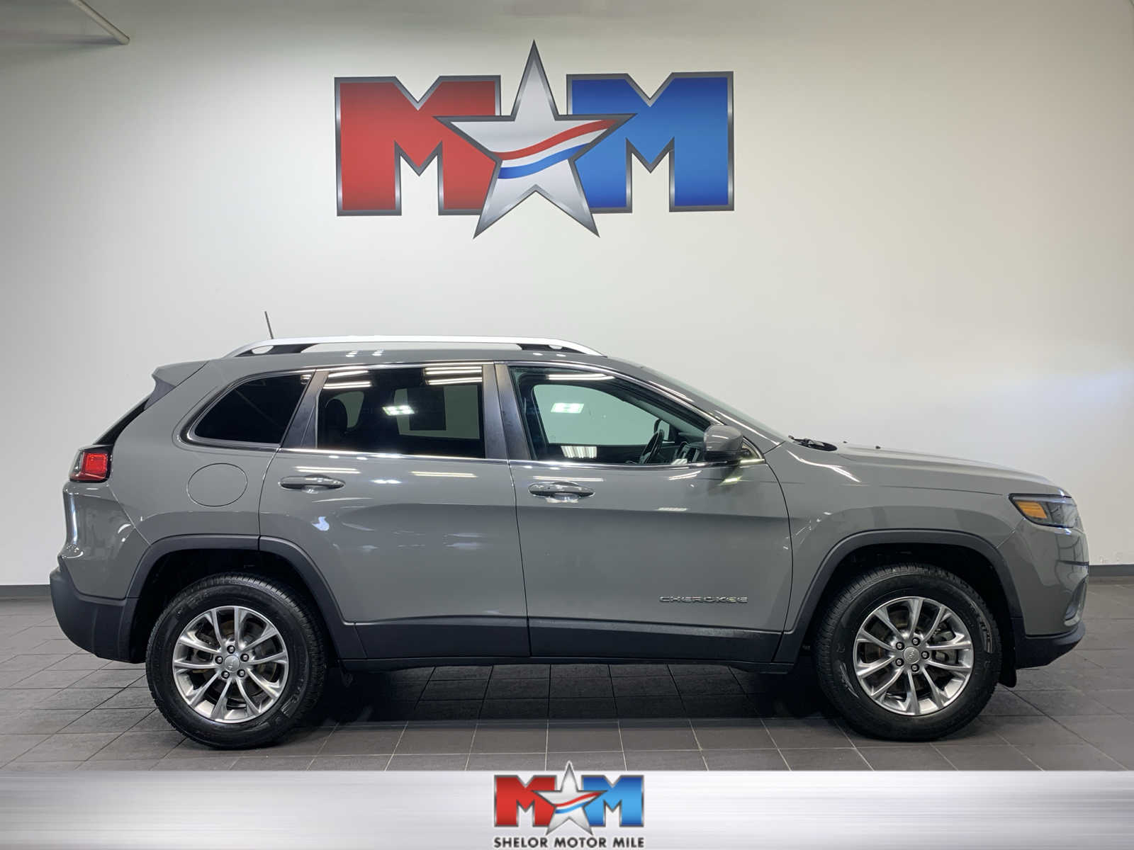 used 2020 Jeep Cherokee car, priced at $27,489