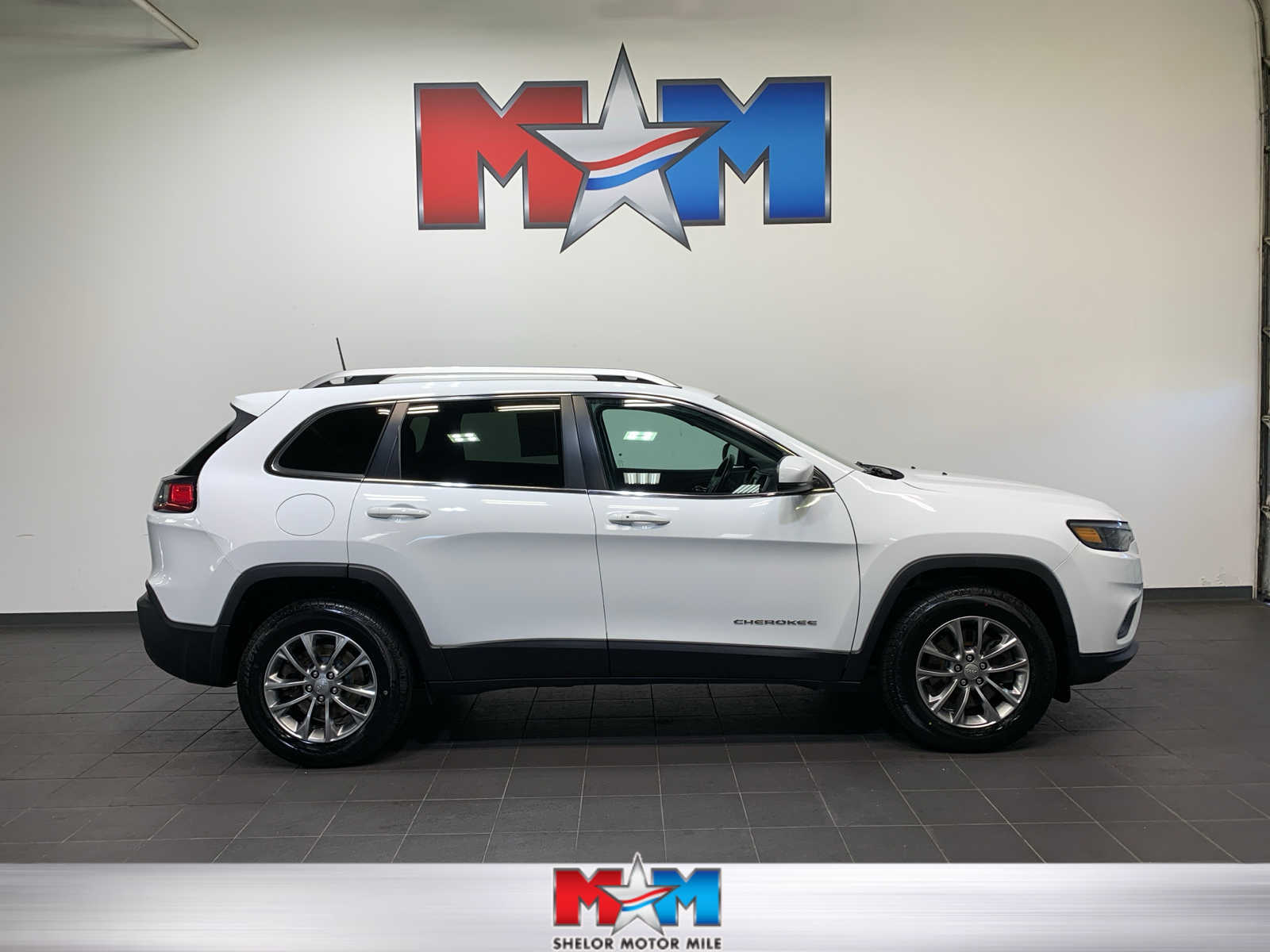 used 2020 Jeep Cherokee car, priced at $25,387