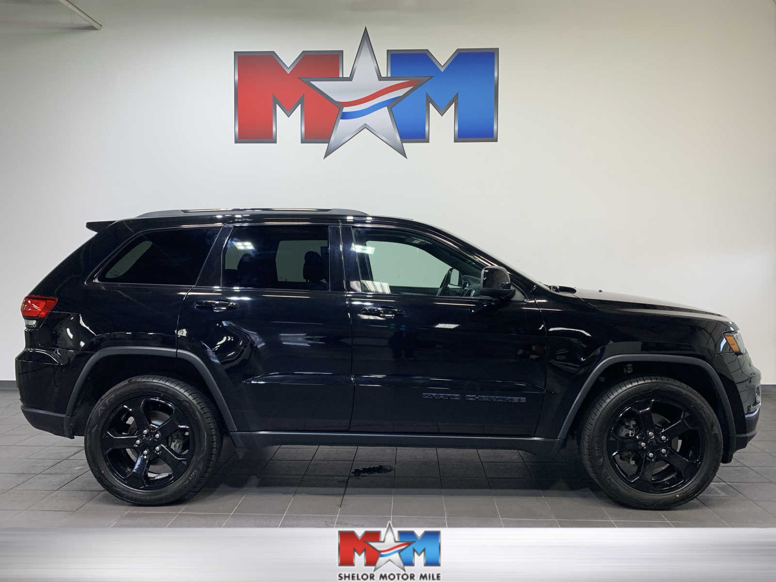 used 2018 Jeep Grand Cherokee car, priced at $27,989