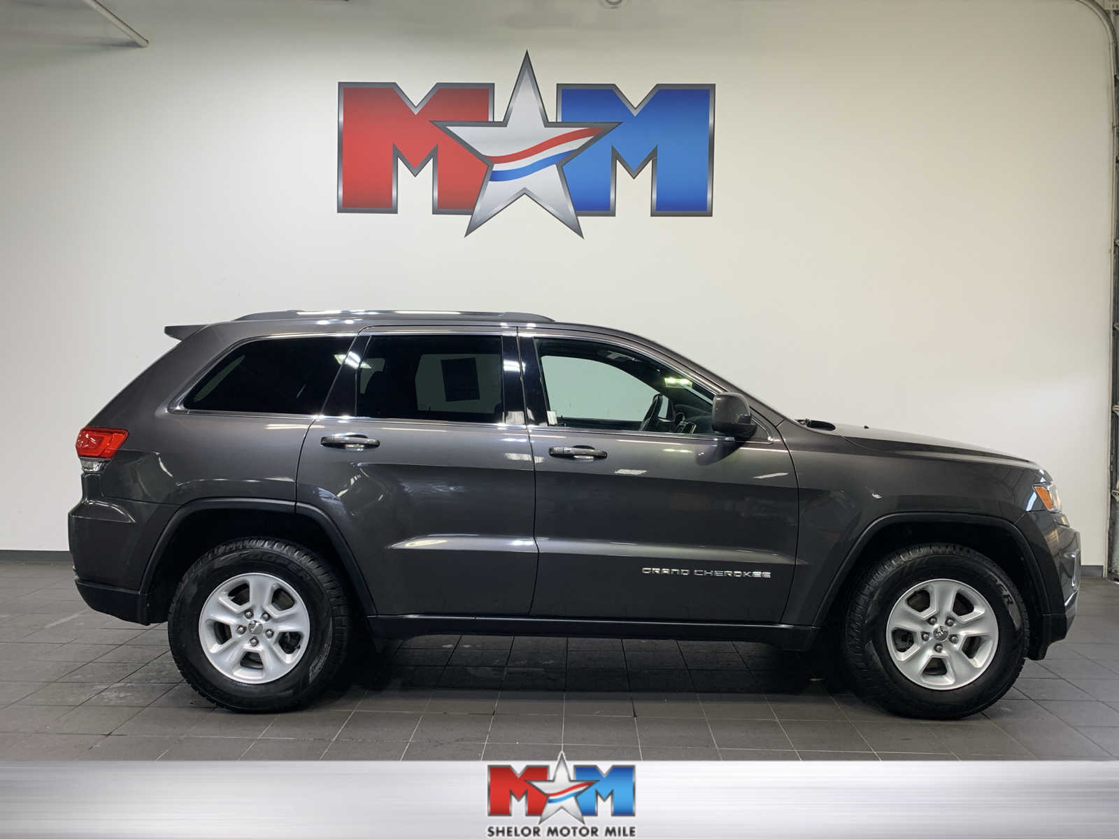 used 2015 Jeep Grand Cherokee car, priced at $17,489