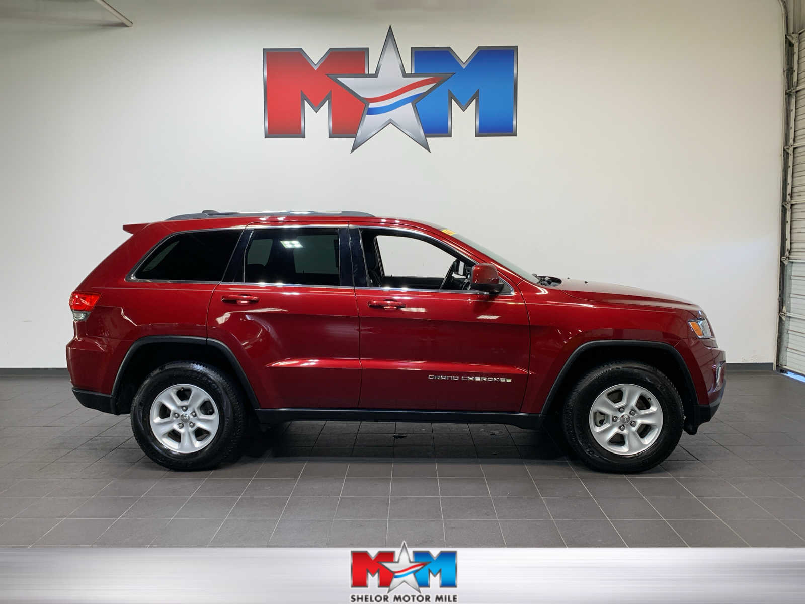 used 2015 Jeep Grand Cherokee car, priced at $15,989