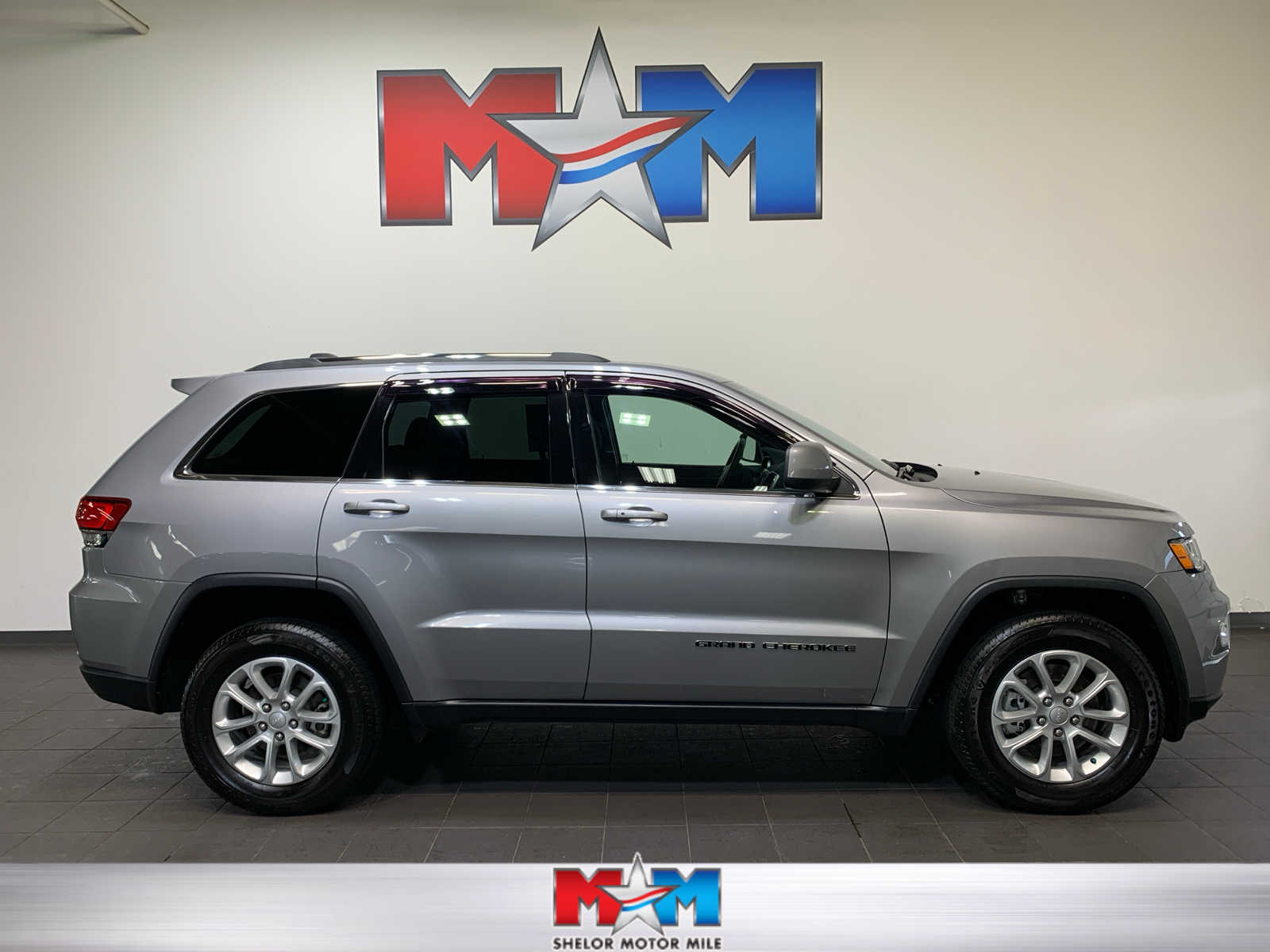 used 2021 Jeep Grand Cherokee car, priced at $28,389