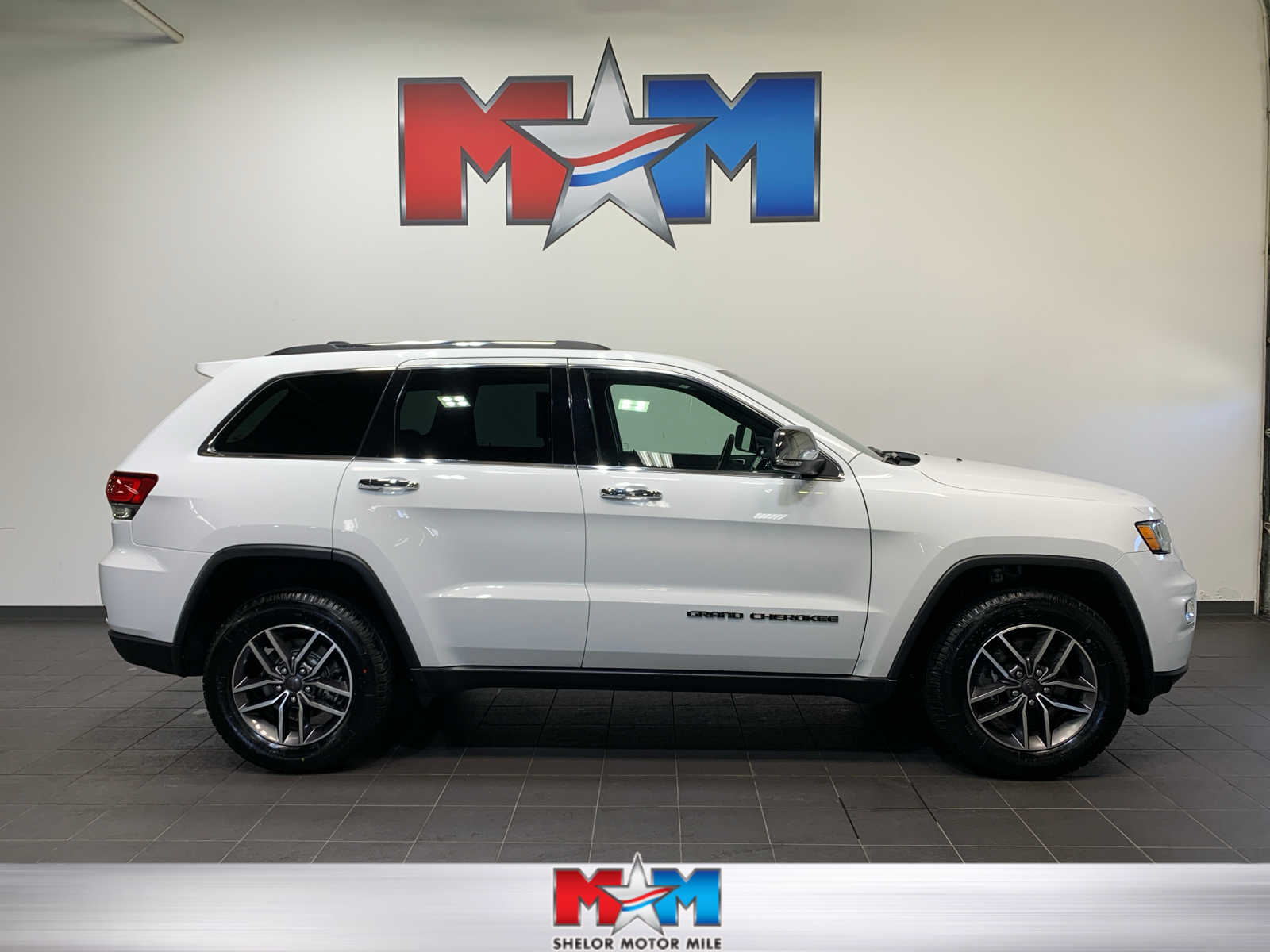 used 2021 Jeep Grand Cherokee car, priced at $32,985