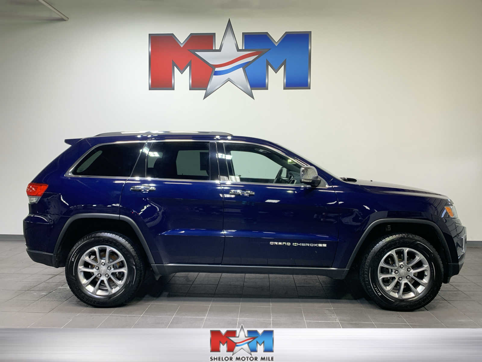 used 2016 Jeep Grand Cherokee car, priced at $23,389