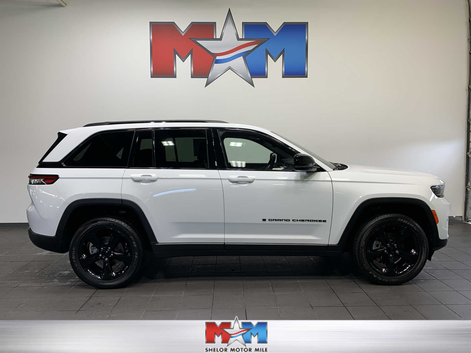 used 2022 Jeep Grand Cherokee car, priced at $40,989
