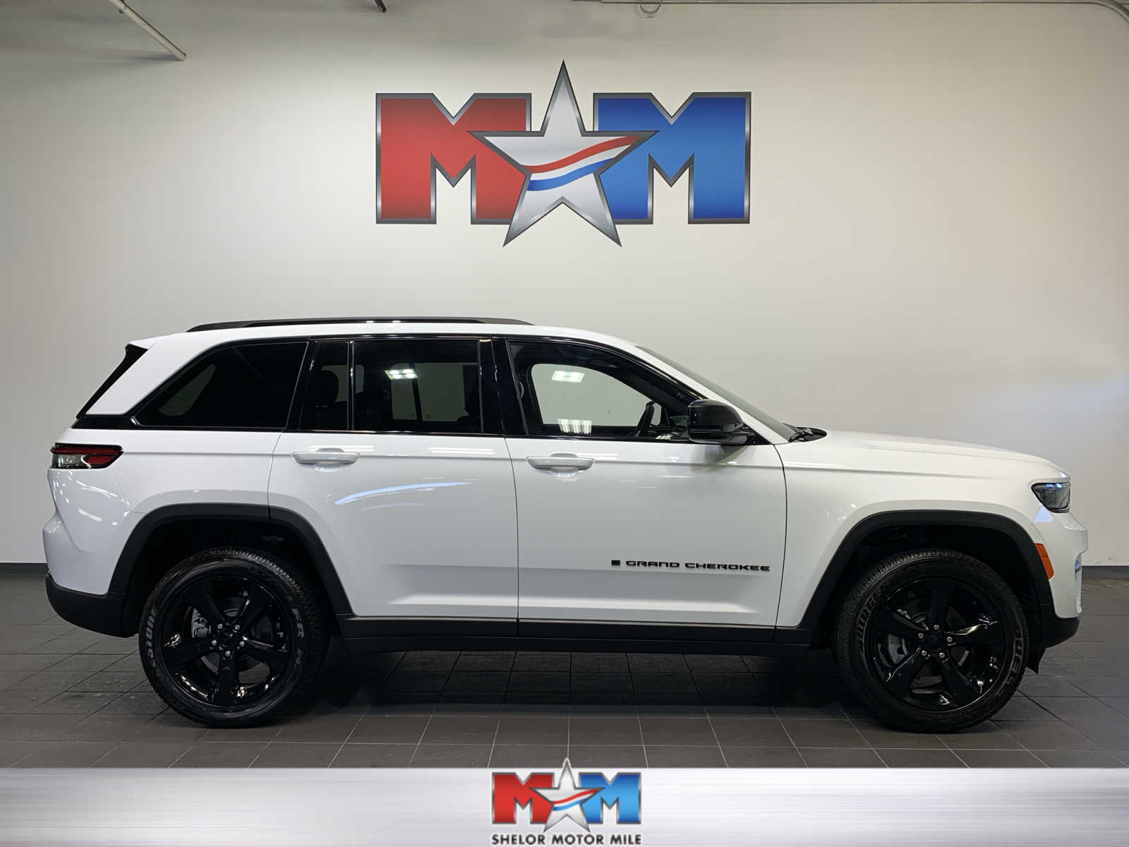 used 2023 Jeep Grand Cherokee car, priced at $44,989