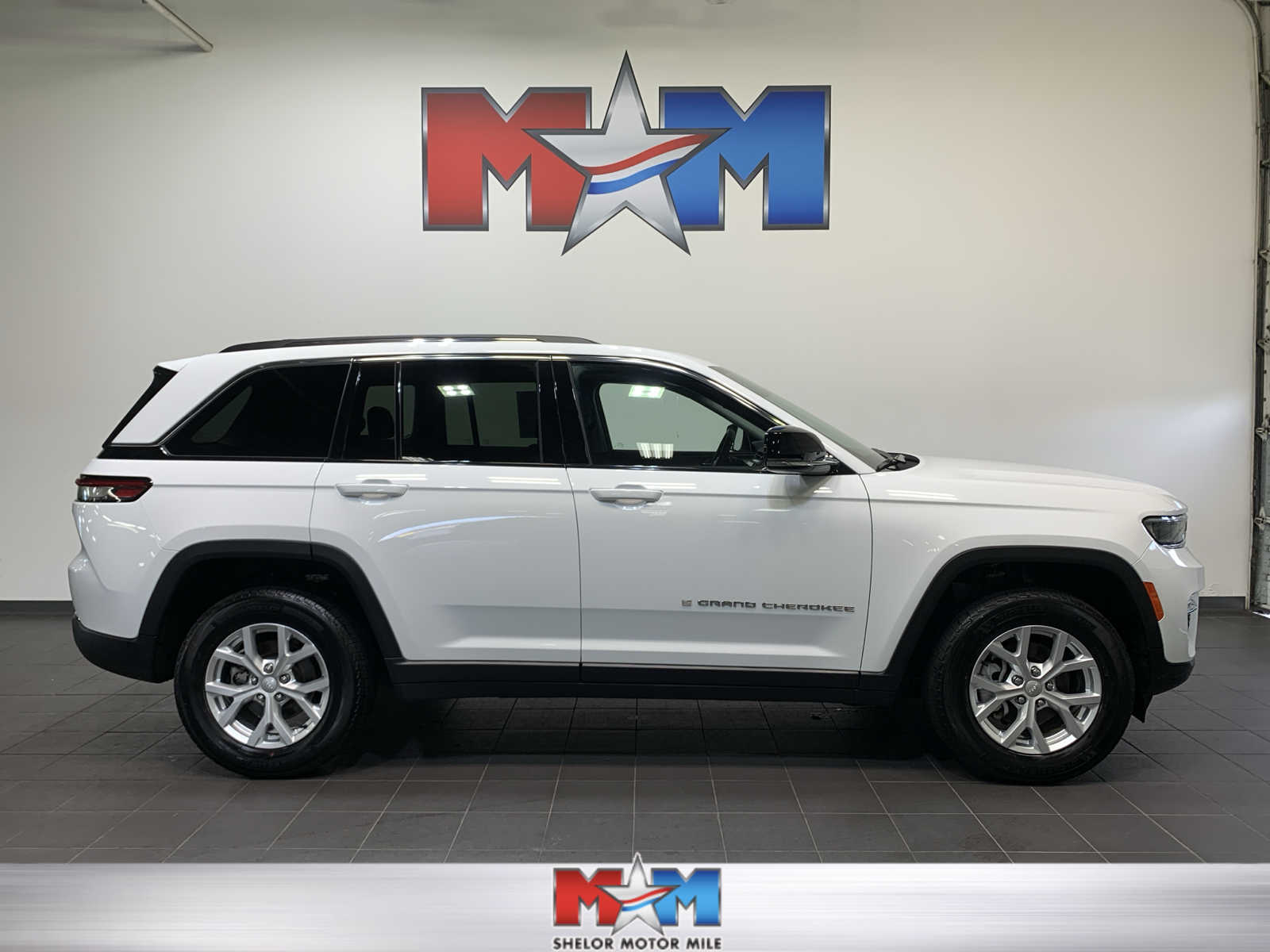 used 2023 Jeep Grand Cherokee car, priced at $36,985