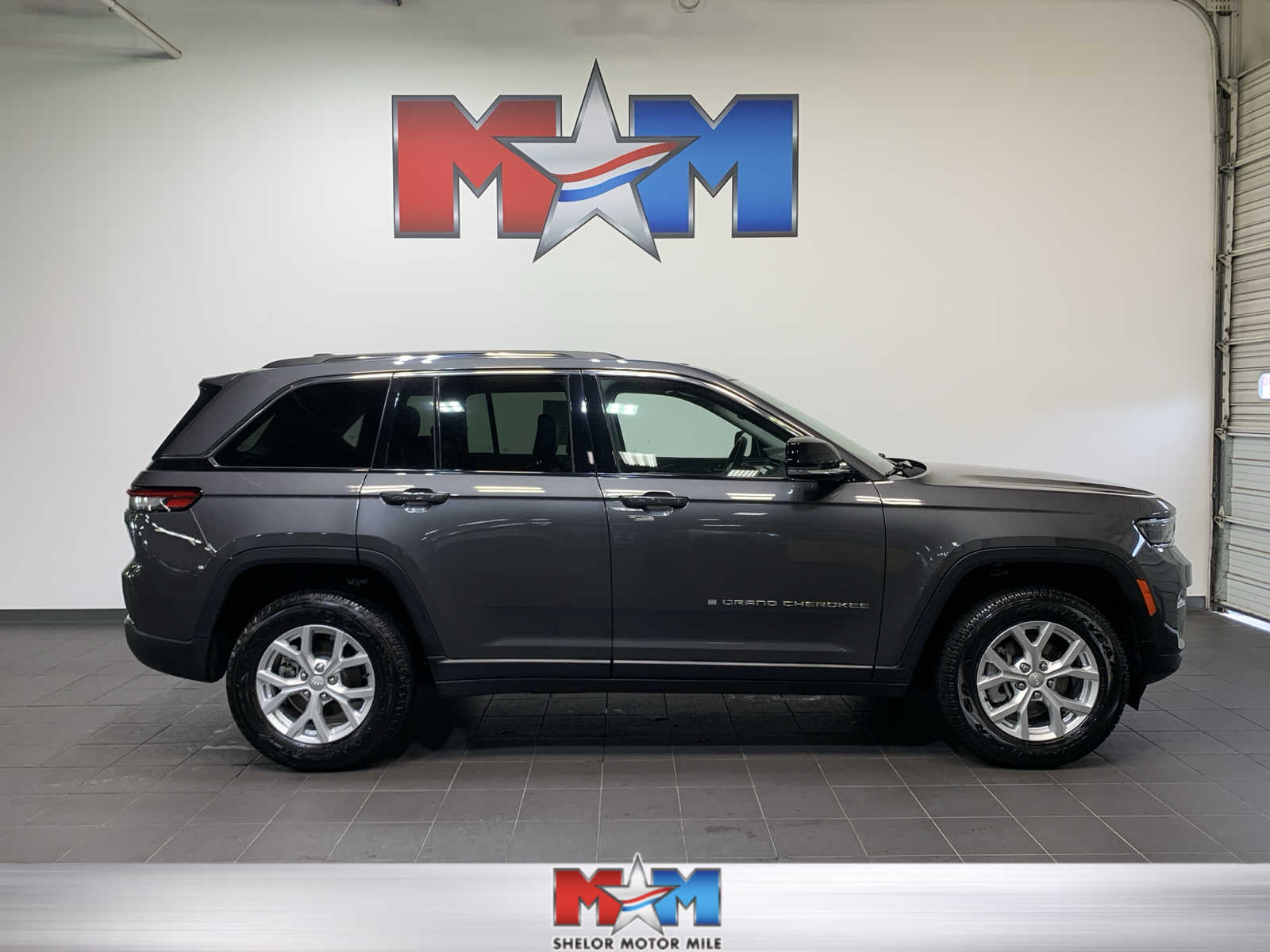 used 2023 Jeep Grand Cherokee car, priced at $37,485