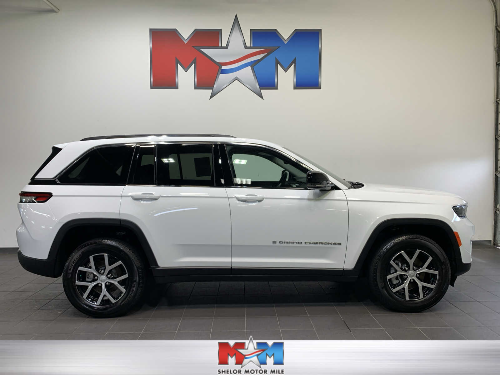 used 2024 Jeep Grand Cherokee car, priced at $46,489