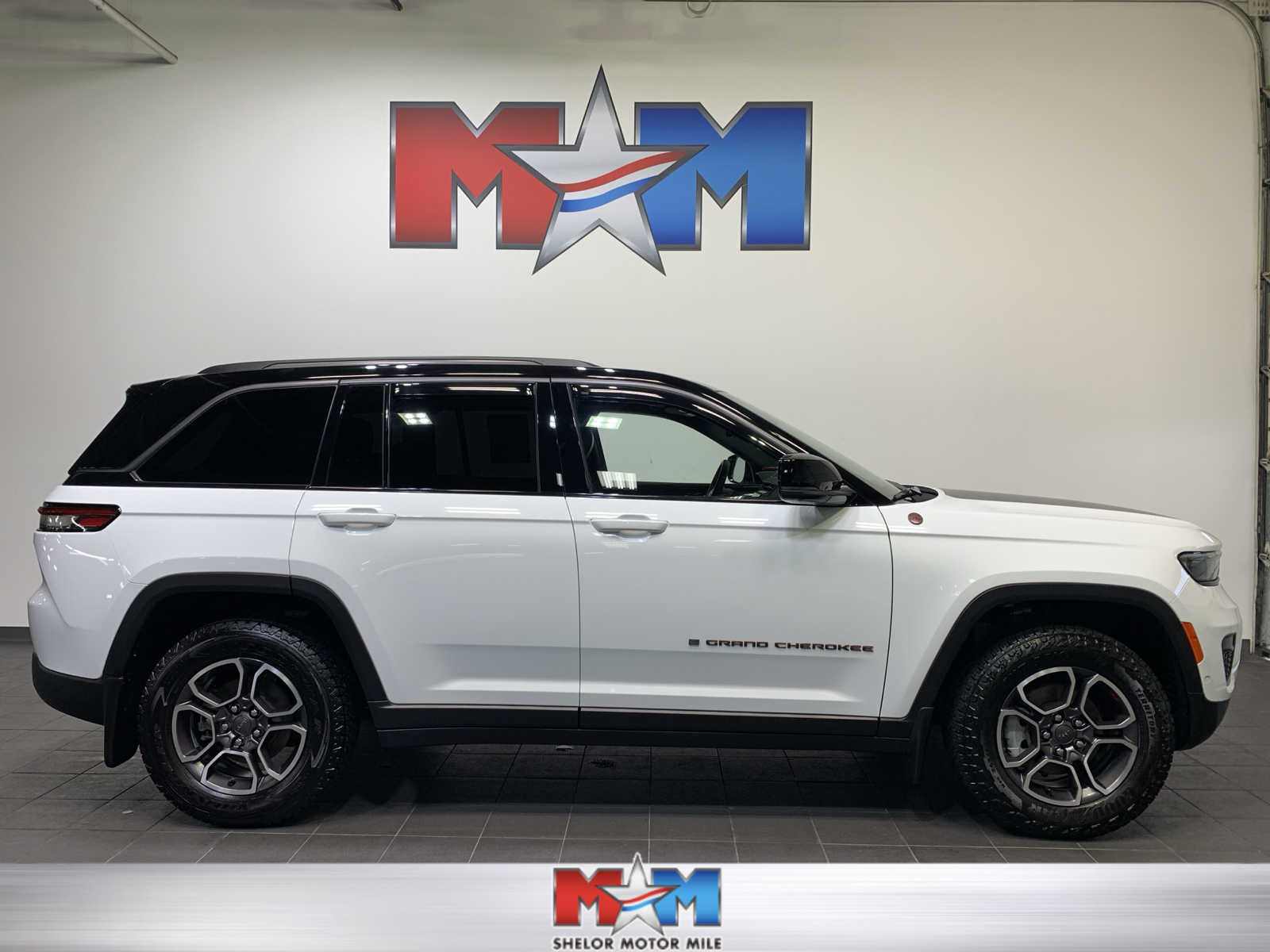 used 2022 Jeep Grand Cherokee car, priced at $46,488