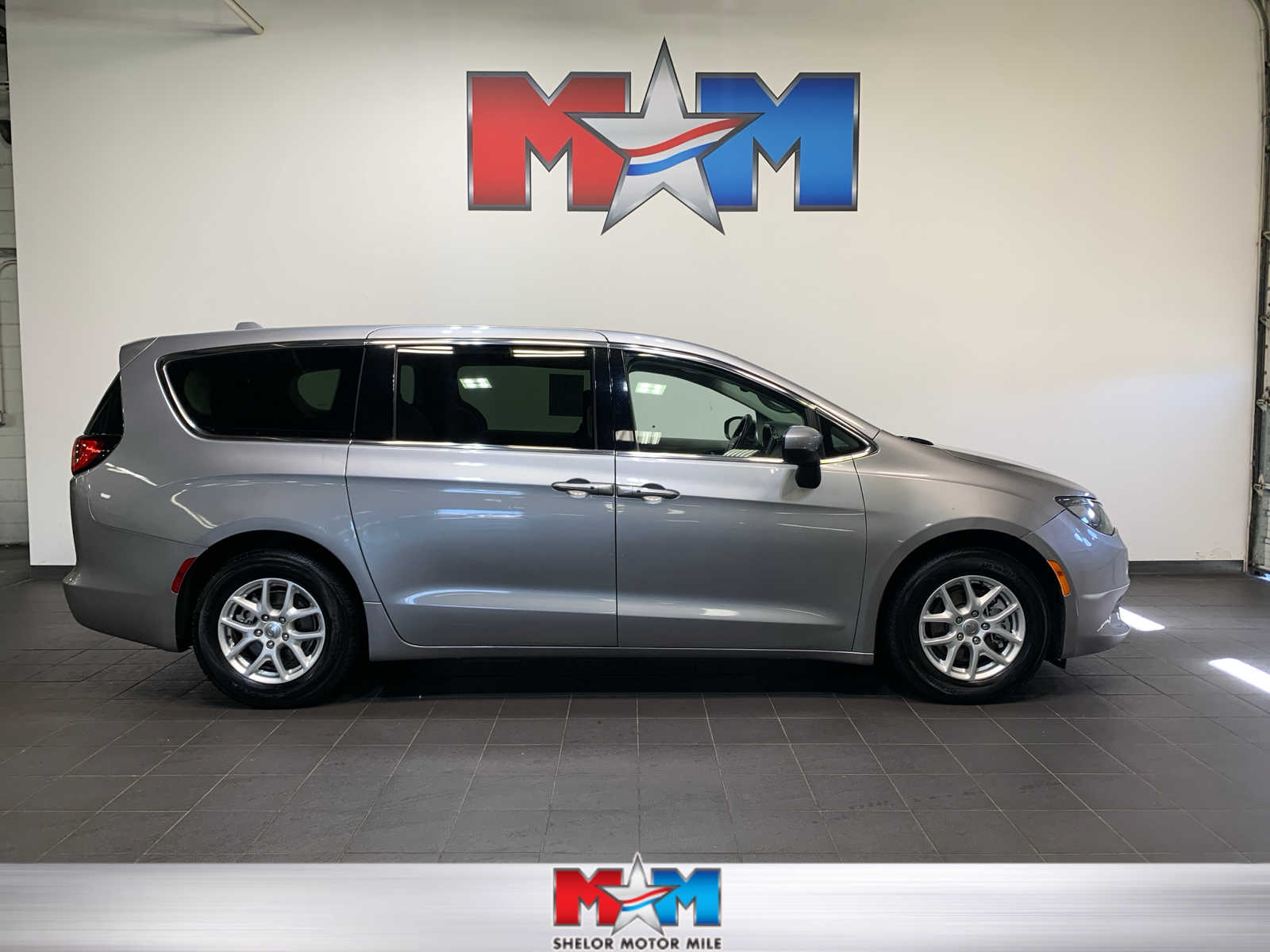 used 2017 Chrysler Pacifica car, priced at $15,489