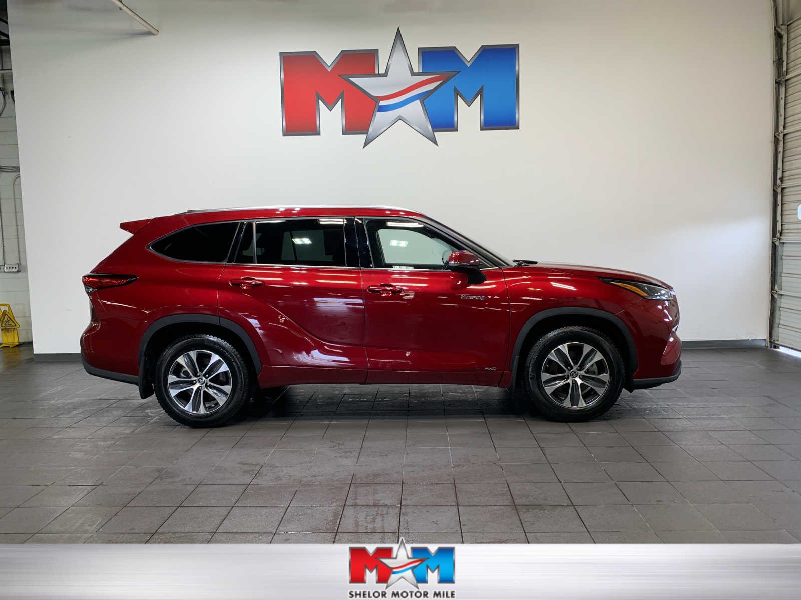 used 2021 Toyota Highlander car, priced at $39,389