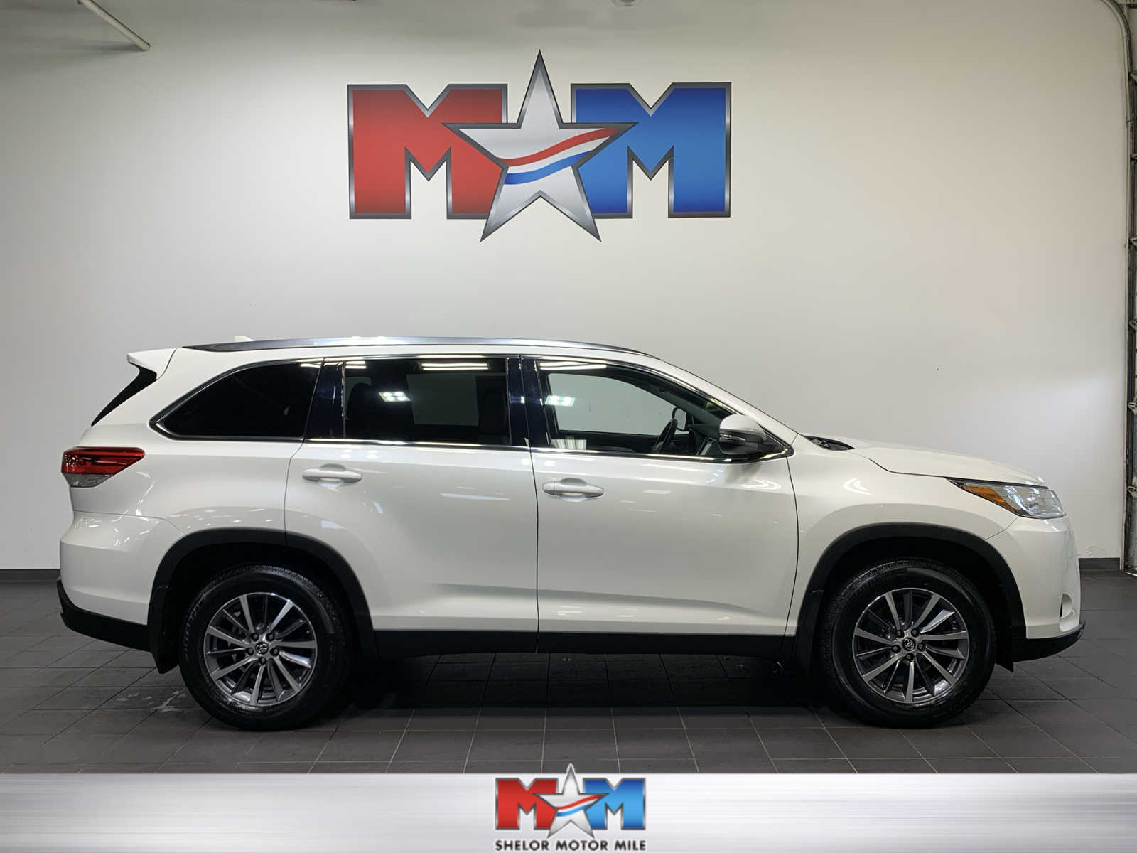 used 2019 Toyota Highlander car, priced at $31,985