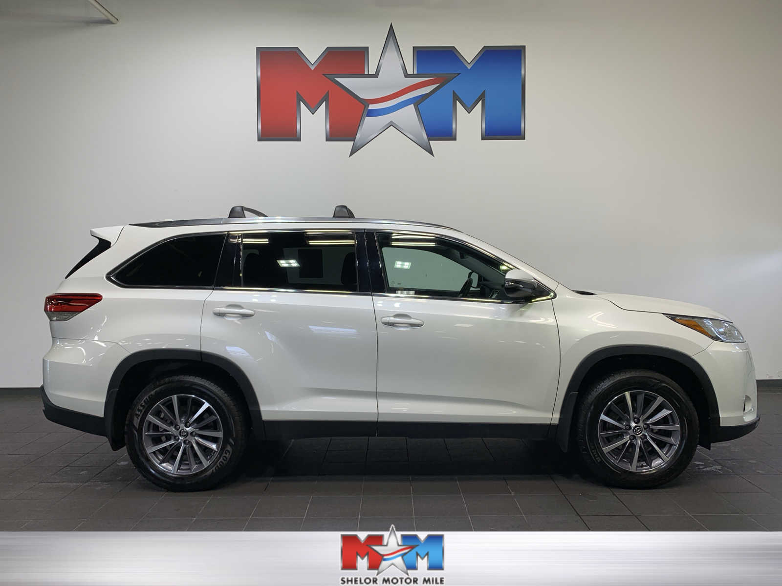 used 2019 Toyota Highlander car, priced at $28,578