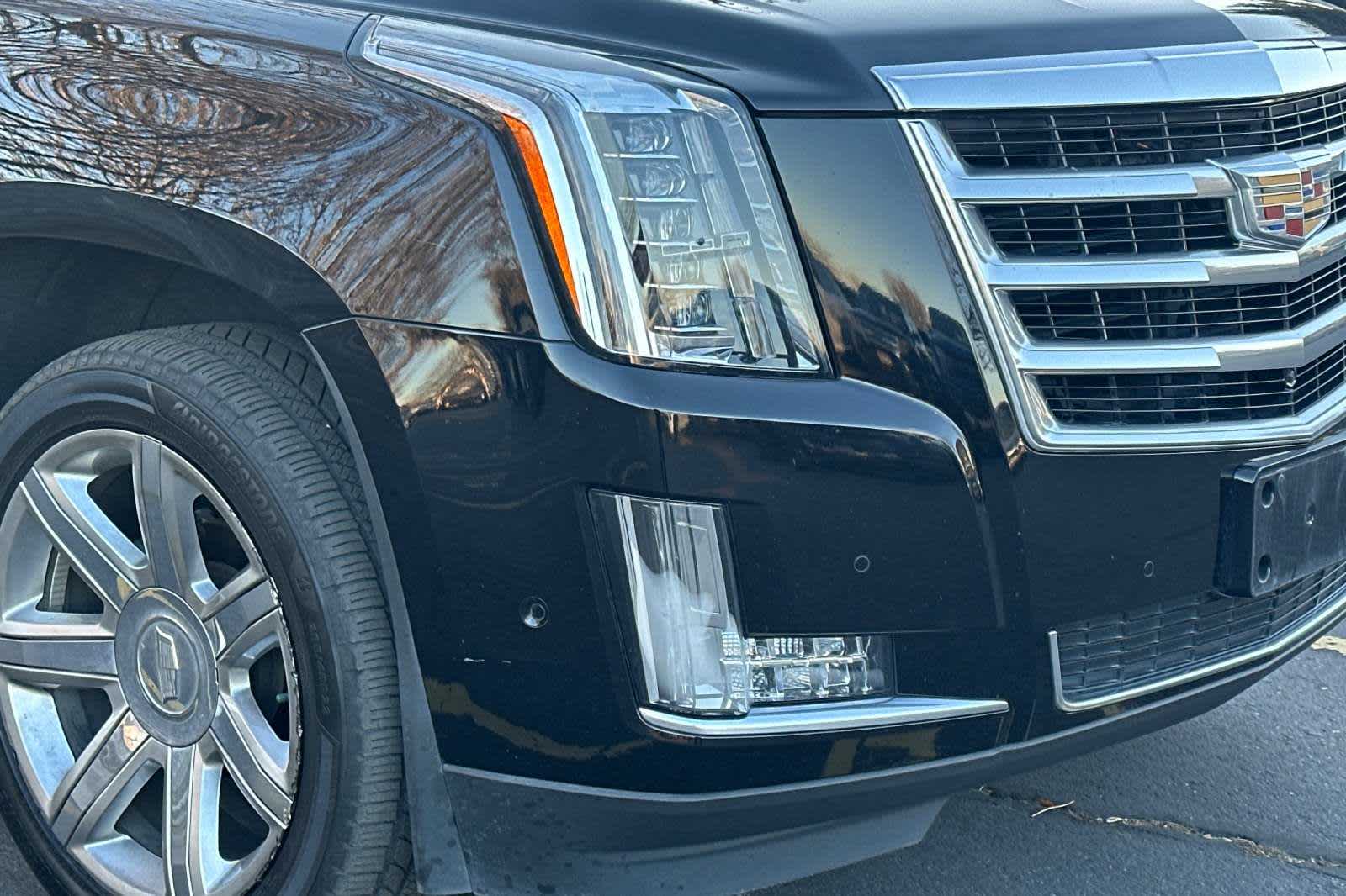 used 2019 Cadillac Escalade ESV car, priced at $32,995