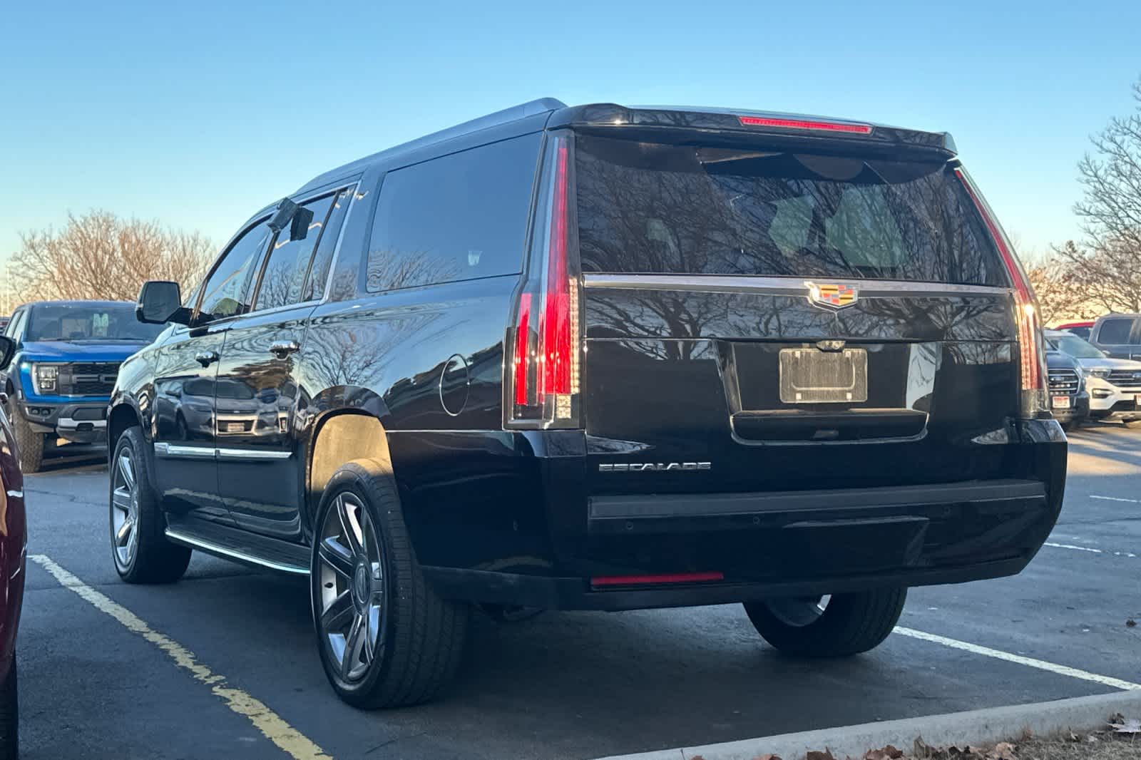 used 2019 Cadillac Escalade ESV car, priced at $32,995