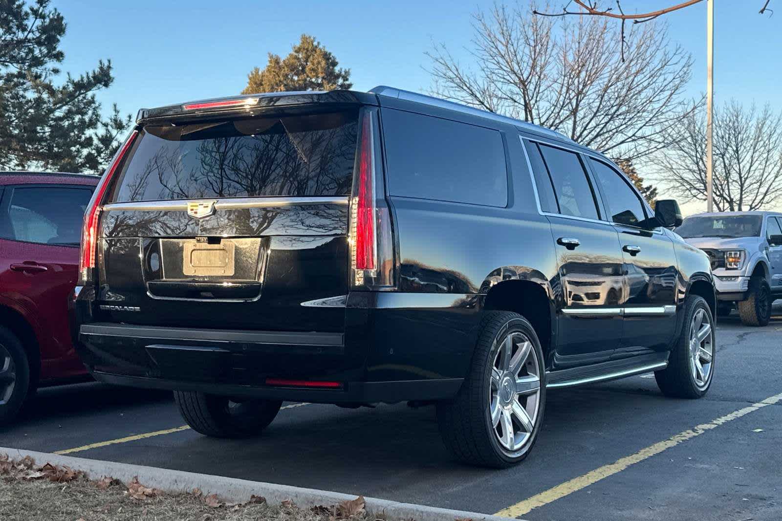 used 2019 Cadillac Escalade ESV car, priced at $32,995