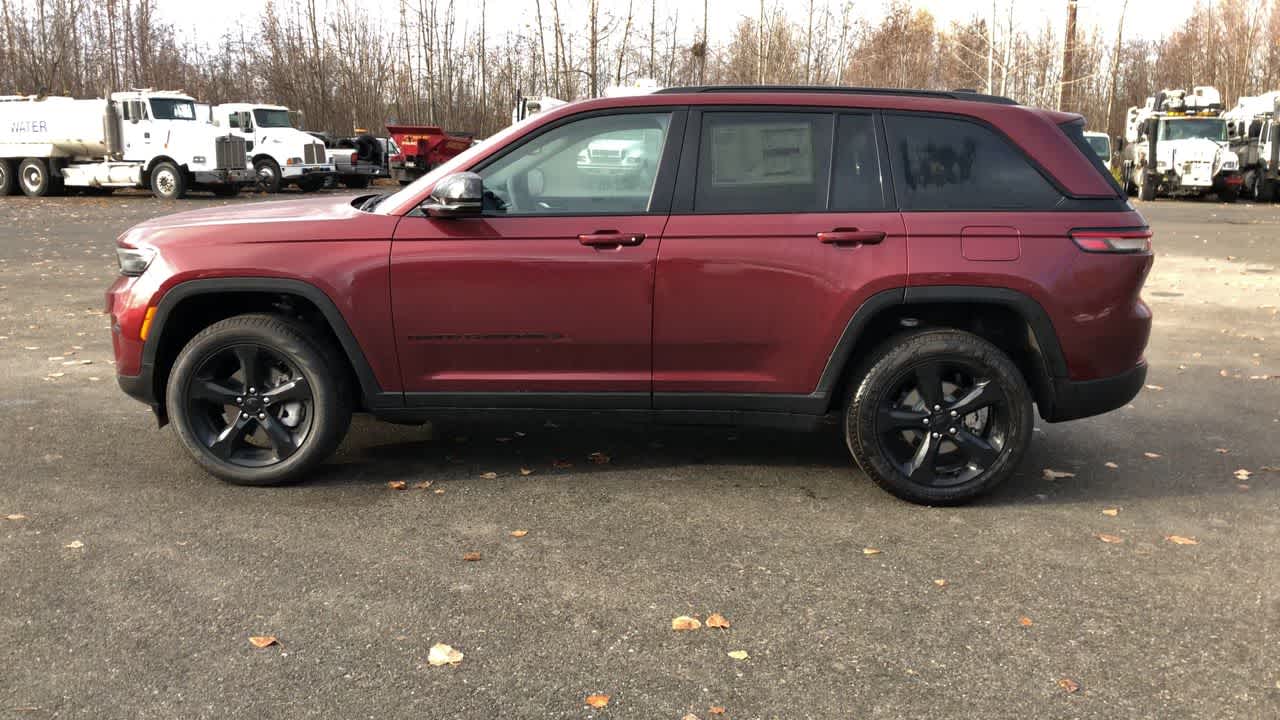 new 2025 Jeep Grand Cherokee car, priced at $51,730